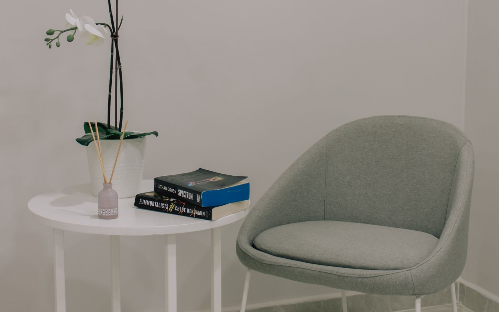 Uno spazio abitativo calmo e curato con pezzi Domea Living